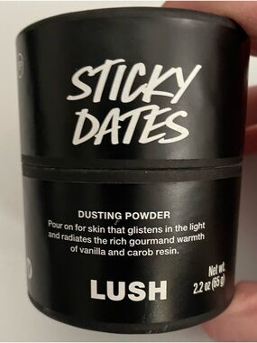 Lush Sticky Dates Dusting Powder